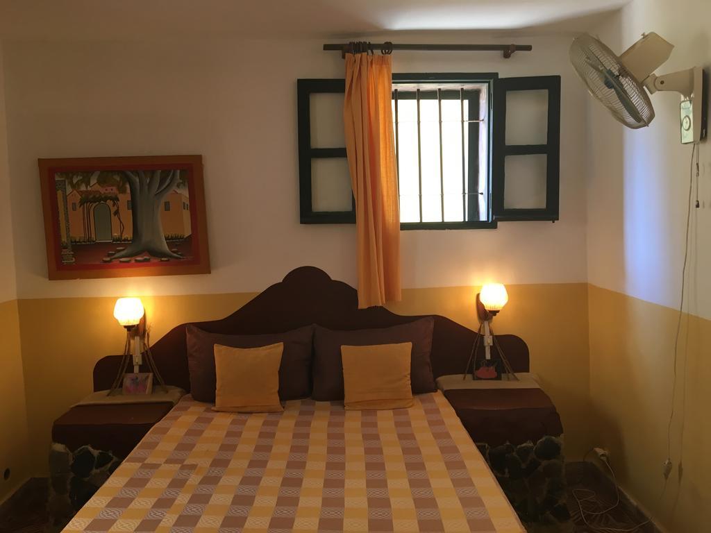Chez Eric Hotel Gorée Екстериор снимка