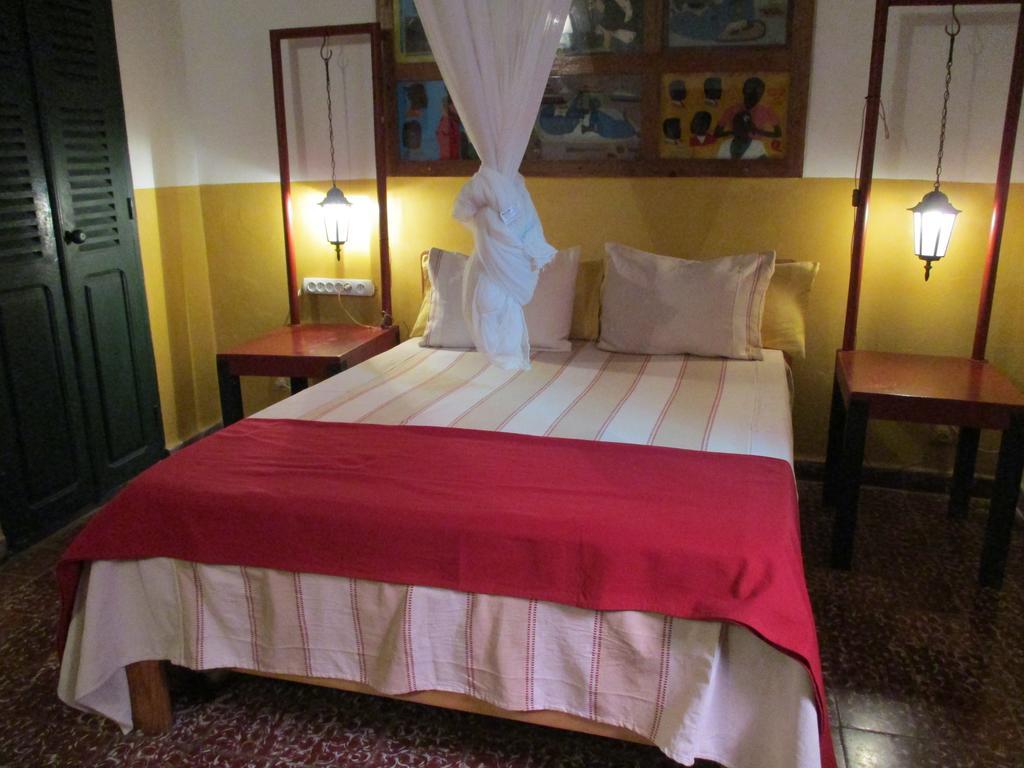 Chez Eric Hotel Gorée Екстериор снимка