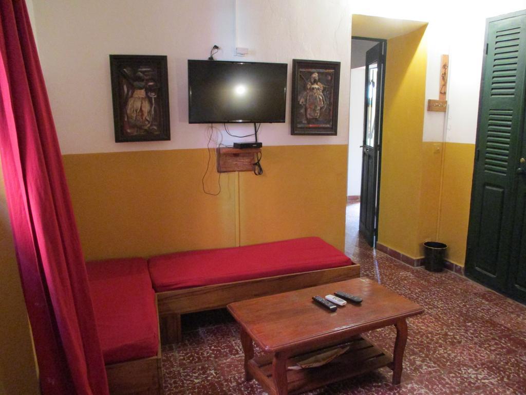 Chez Eric Hotel Gorée Екстериор снимка